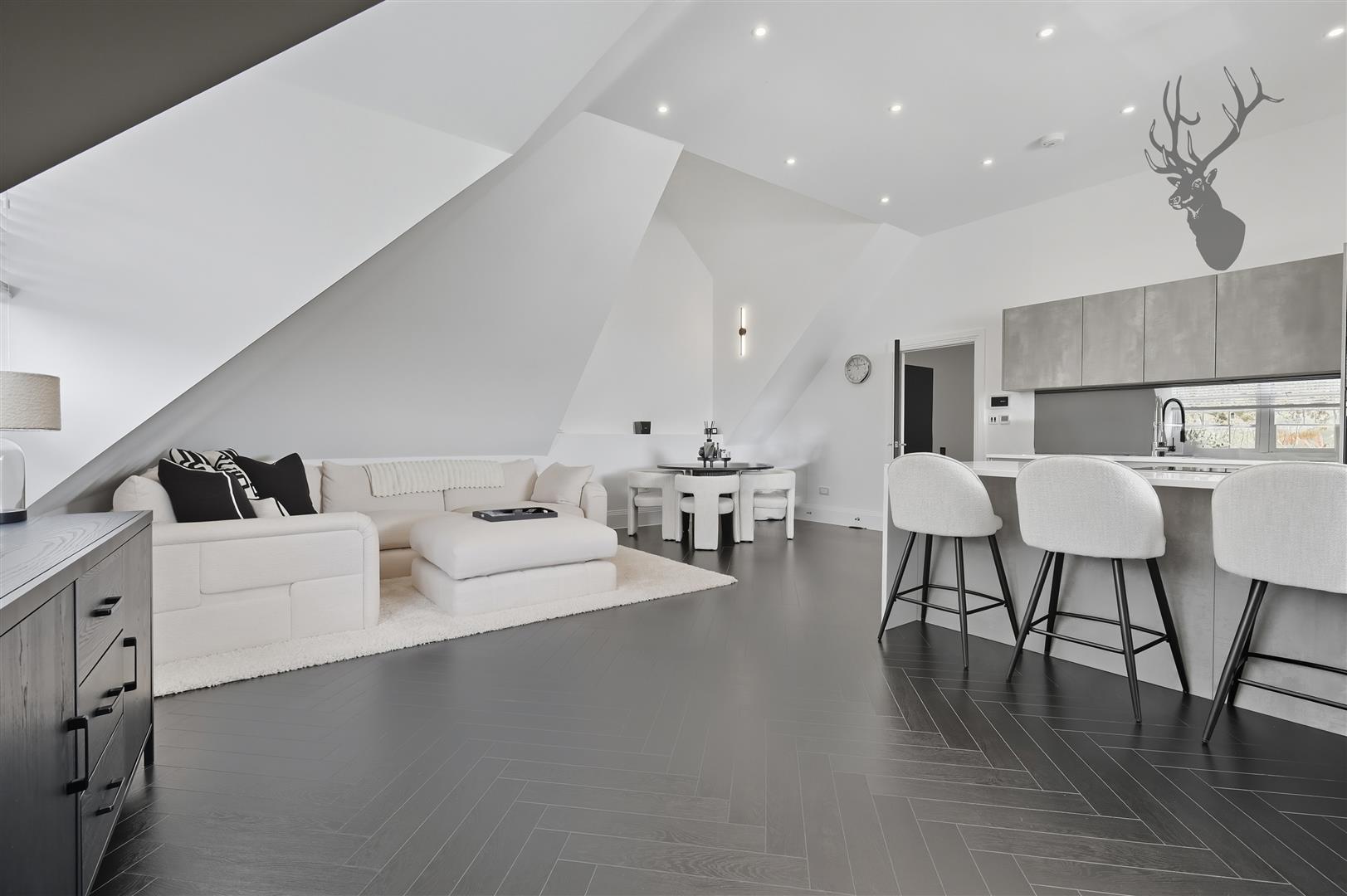 3 bedroom flat for sale, Manor Road, Chigwell, IG7, photo 9 of 20