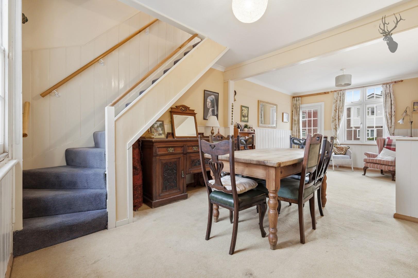 3 bedroom end of terrace house for sale, Lambourne Road, Chigwell, IG7, photo 2