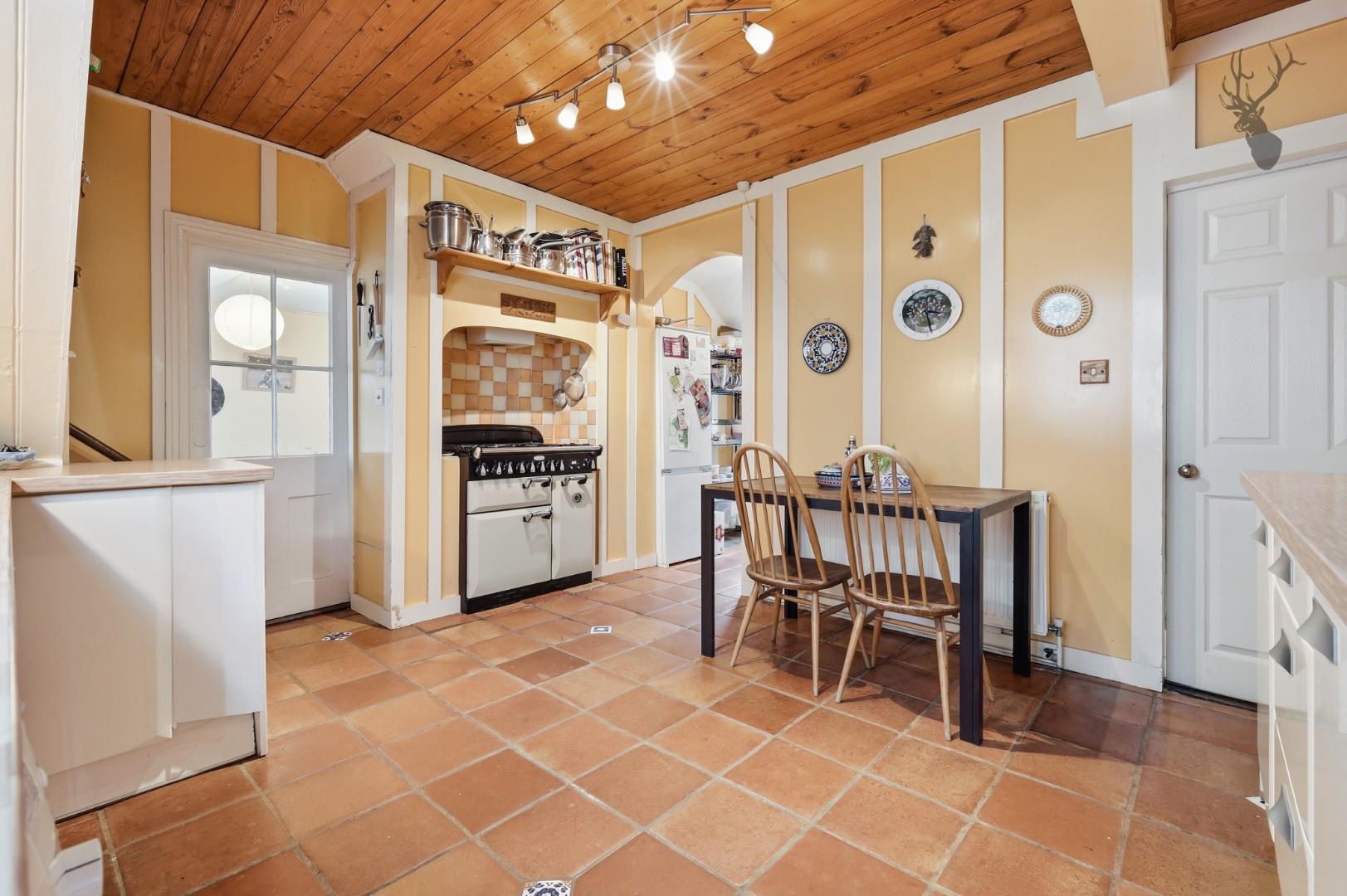 3 bedroom end of terrace house for sale, Lambourne Road, Chigwell, IG7, photo 3