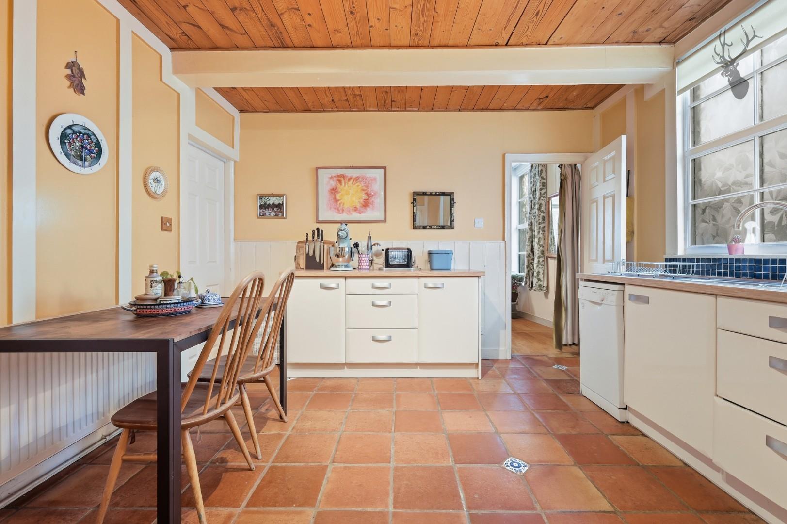 3 bedroom end of terrace house for sale, Lambourne Road, Chigwell, IG7, photo 10 of 20