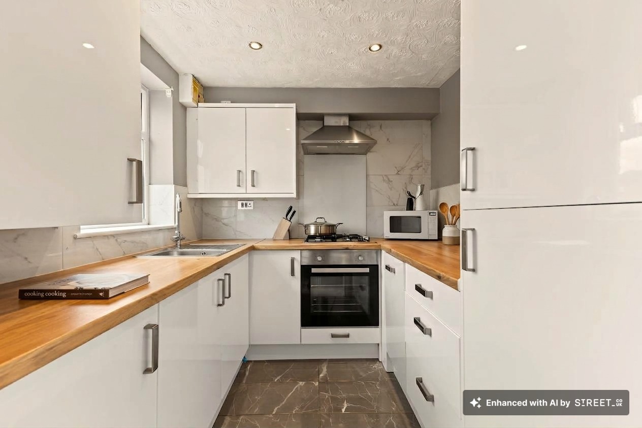 2 bedroom flat for sale, Saxon Court High Street, Alcester, B50