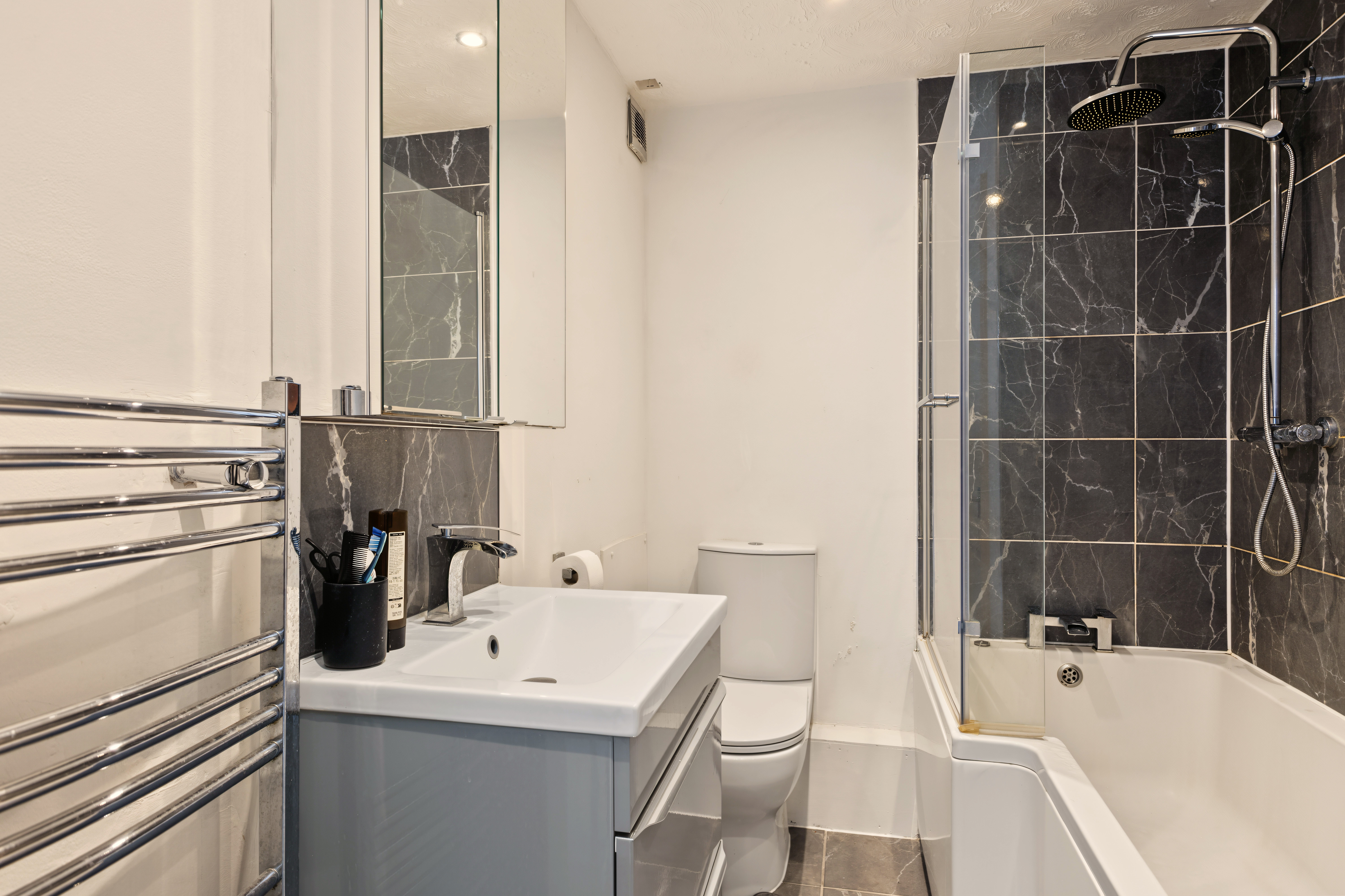 2 bedroom flat for sale, Saxon Court High Street, Alcester, B50