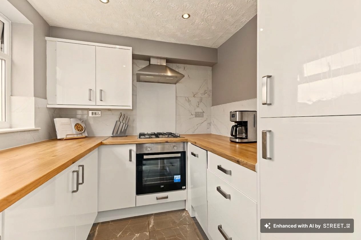 2 bedroom flat for sale, Saxon Court High Street, Alcester, B50