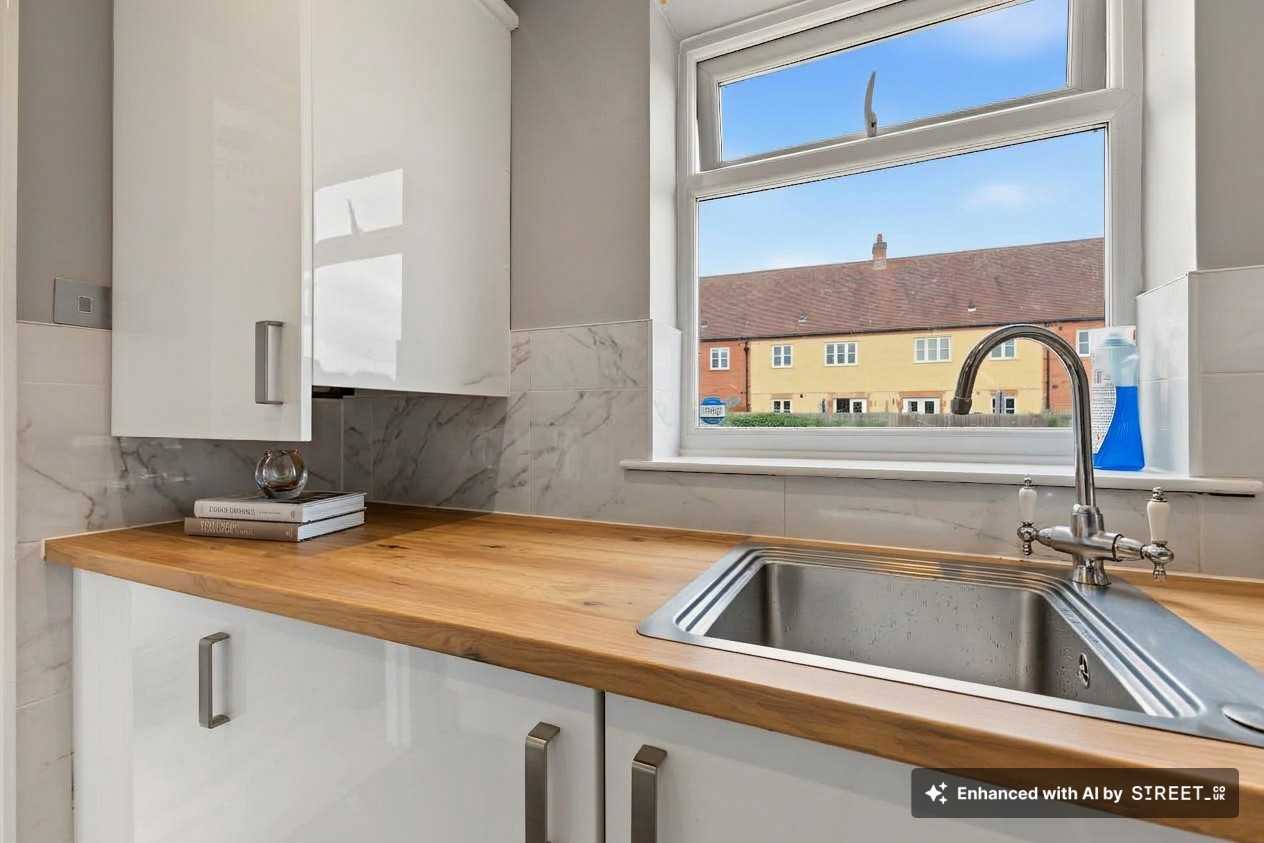 2 bedroom flat for sale, Saxon Court High Street, Alcester, B50