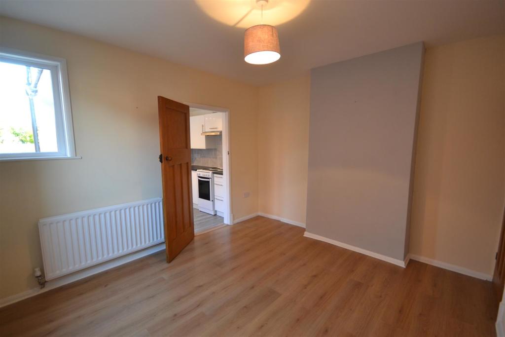 2 bedroom semi detached house for sale, White Street, Leicester, LE8, photo 3