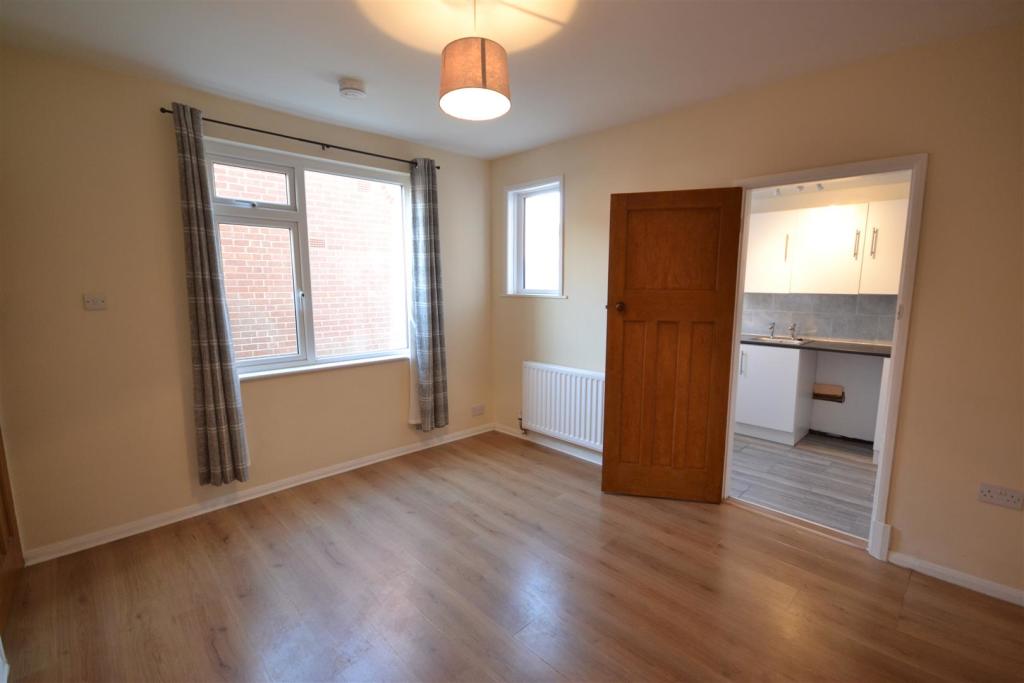 2 bedroom semi detached house for sale, White Street, Leicester, LE8, photo 4