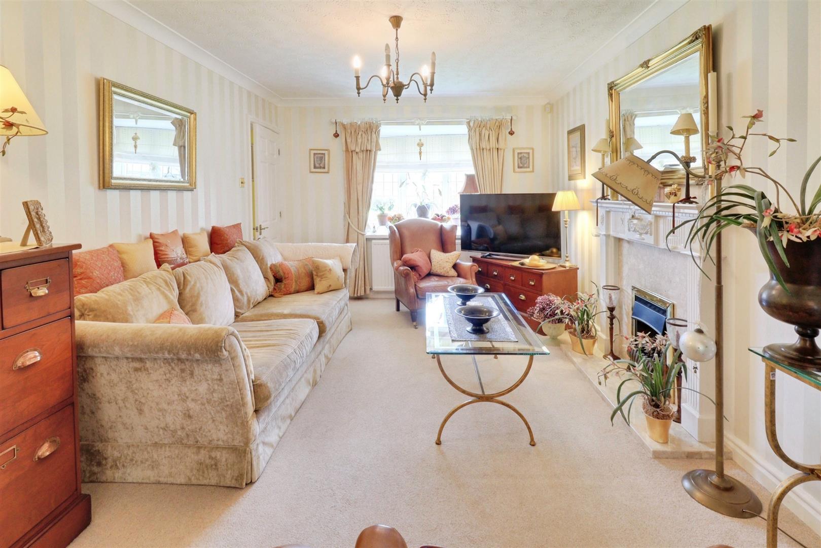 4 bedroom house for sale, Oakhurst Drive, Crewe, CW2, photo 2
