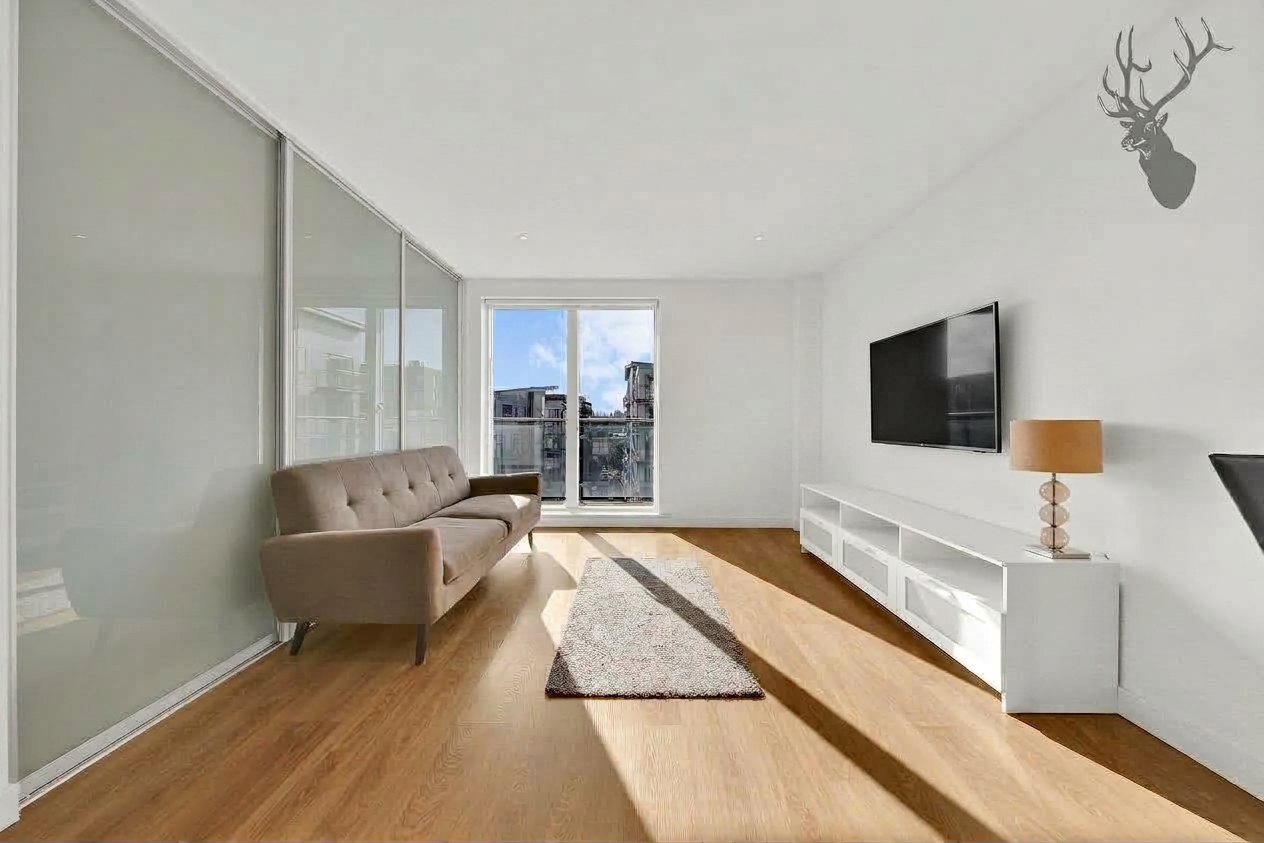 2 bedroom flat for sale, Kara Court, London, E3, photo 2