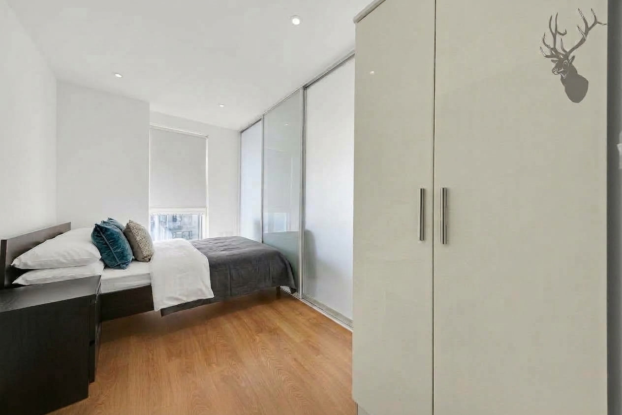 2 bedroom flat for sale, Kara Court, London, E3, photo 13 of 15